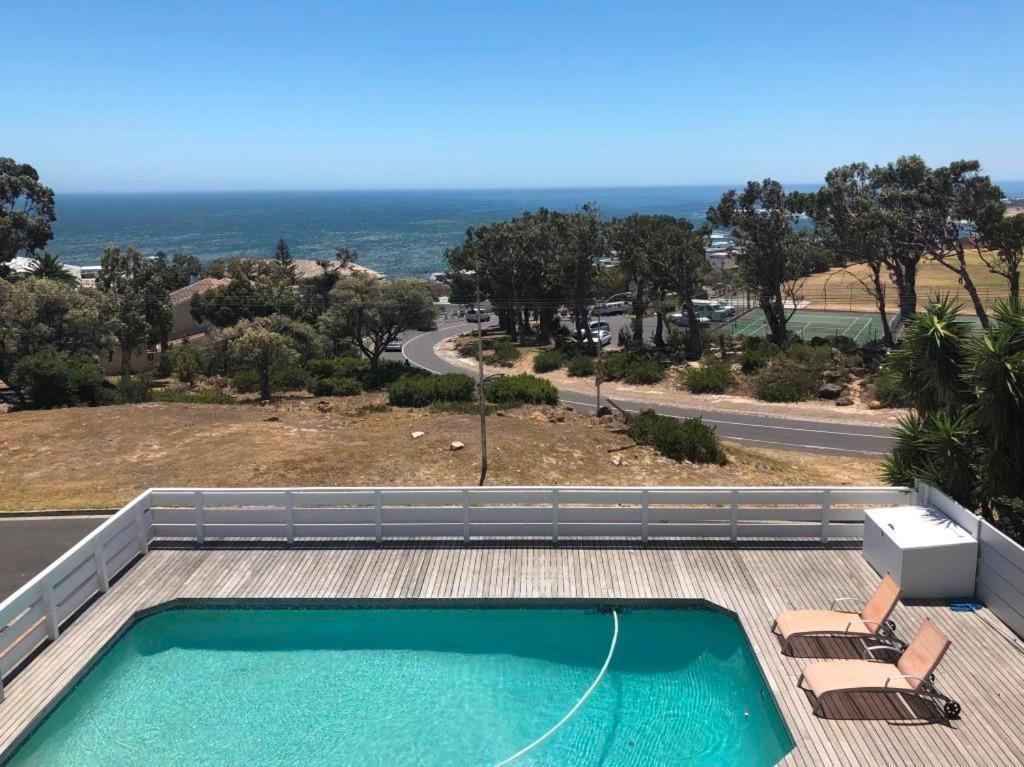 Bright Camps Bay Loft With Stunning Views And Shared Pool Διαμέρισμα Κέιπ Τάουν Εξωτερικό φωτογραφία