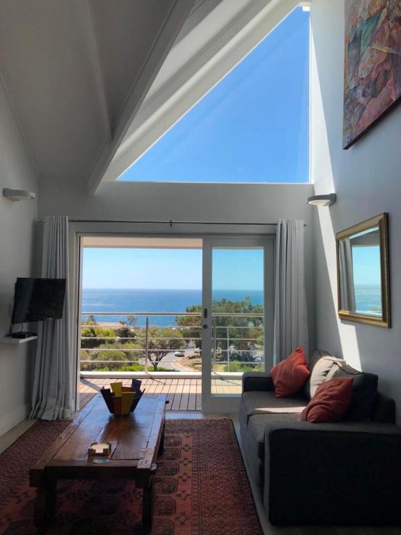 Bright Camps Bay Loft With Stunning Views And Shared Pool Διαμέρισμα Κέιπ Τάουν Εξωτερικό φωτογραφία