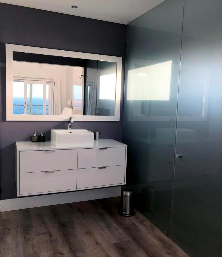 Bright Camps Bay Loft With Stunning Views And Shared Pool Διαμέρισμα Κέιπ Τάουν Εξωτερικό φωτογραφία
